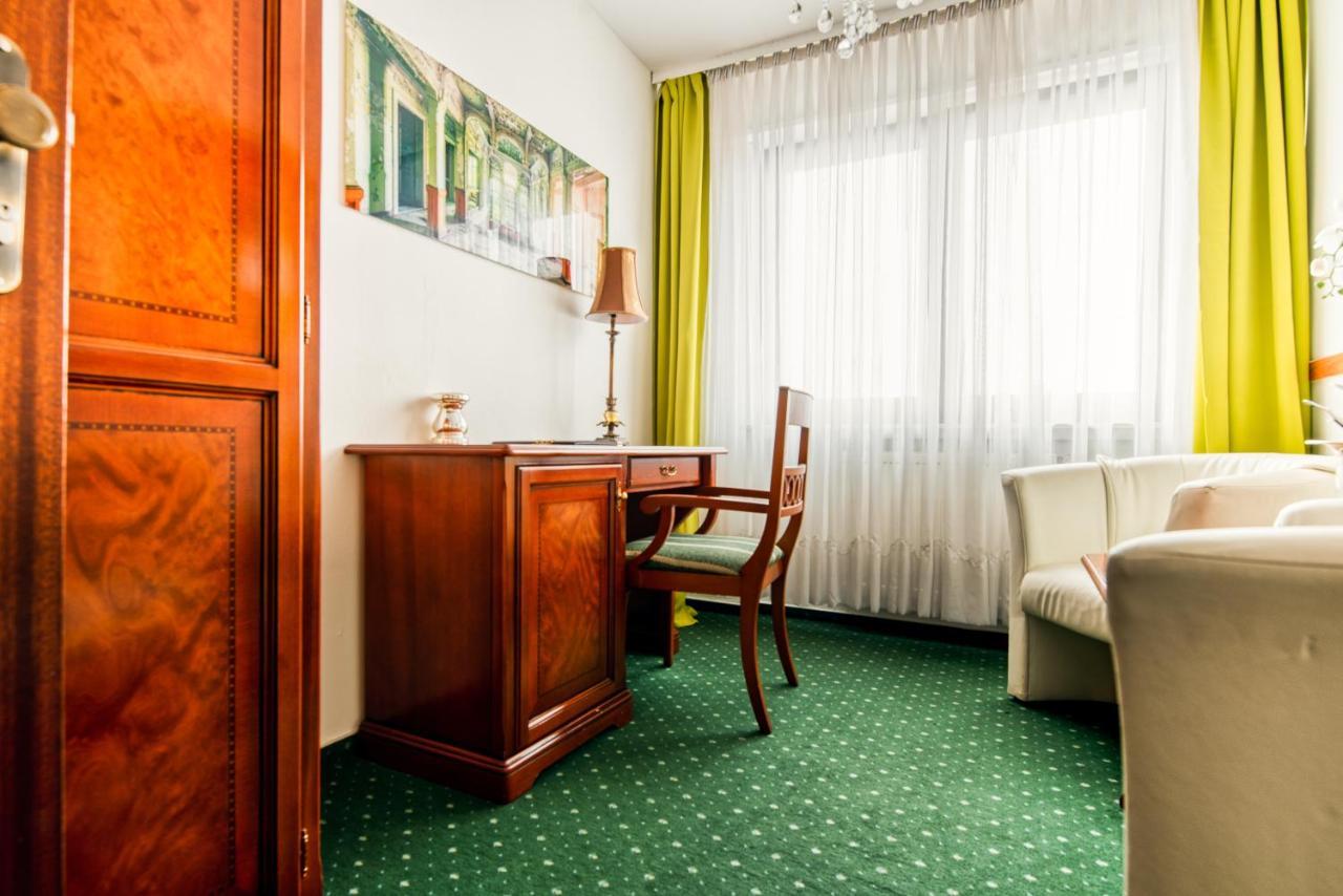 Hotel-Restaurant Central Am Koenigshof فيرهيم المظهر الخارجي الصورة